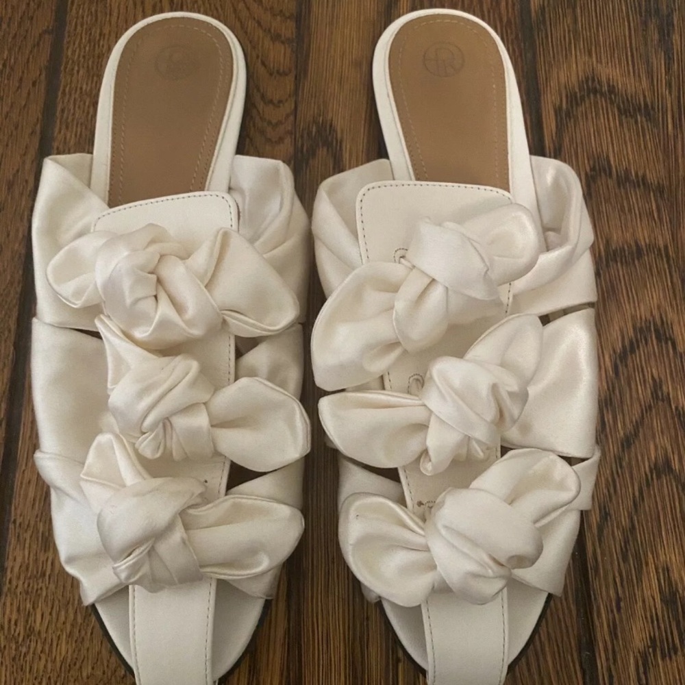 The Row Women's White Ivory Capri Bow Sandal 39